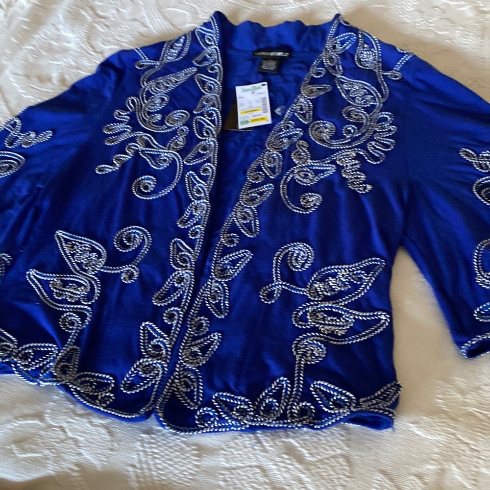 Comfy new topper jacket. Approx 22" length. 36" arm to arm. 15" bell sleeve